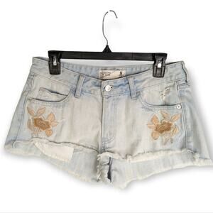Abercrombie & Fitch Embroidered Short Distressed Light Wash Shorts Size 8